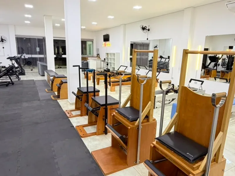 Cadeiras de Pilates (chairs) do studio